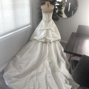 Beautiful Stephen Yearick Princess Style Wedding Gown